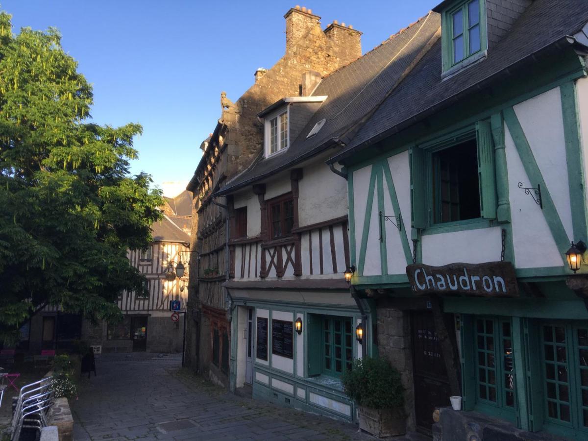 Marie Et Brieuc _ Duplex Lumineux Colore Atypique Face Cathedrale Saint-Brieuc Buitenkant foto